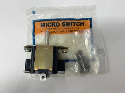 Honeywell Micro Switch 33TS1-1 Maintenance Toggle Switch ON/OFF/ON NOS - Image 1 of 4