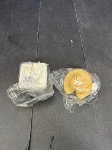 "Mwah!" Fortune Cookie and Take Out Box Salt and Pepper Shakers - Bild 1 von 2