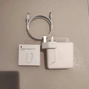 Genuine Apple 96W USB-C Macbook Pro & Air Power Adapter Charger With Cable A2166 - Zdjęcie 1 z 5
