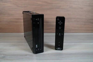 Nintendo Wii Black Console RVL-101 - Turns on, controller doesn't work see pics - Picture 1 of 8