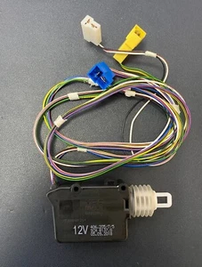 VDO / OEM AC10031 / DLA463 NEW Door Lock Actuator Rear Right - Picture 1 of 9