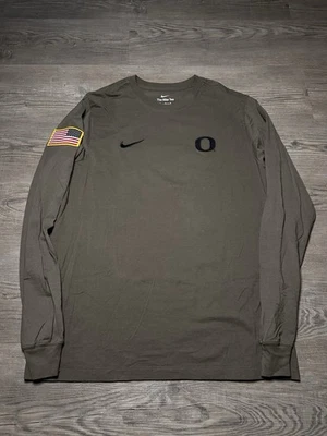 Nike Oregon Ducks T-Shirt Men’s Size Medium Long Sleeve Camo Military USA   - Image 1 of 4