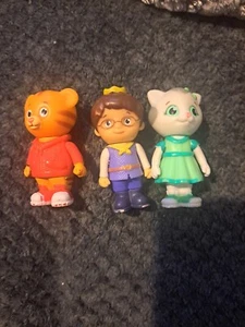 Juego de figuras de acción del vecindario Daniel Tigers lote de 3 juguetes usados  - Imagen 1 de 2