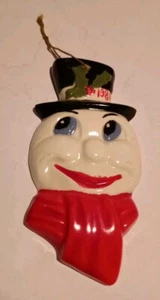 Cara de muñeco de nieve de cerámica vintage con sombrero de copa y pajarita adorno de árbol de Navidad-CD - Imagen 1 de 3