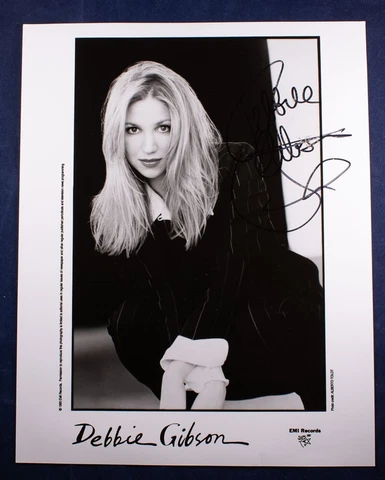 Debbie Gibson 8x10 Autographed Photo American Singer-Songwriter Cover