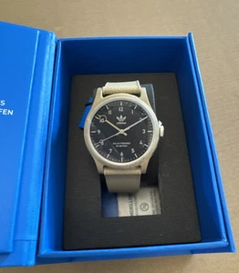 Adidas Originales AOST225592I reloj de pulsera unisex 39 mm beige orgánico - NUEVO - Imagen 1 de 7