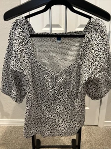 New Old Navy Top L Black White Floral Smocked Boho Off Shoulder Blouse NWT - Picture 1 of 6