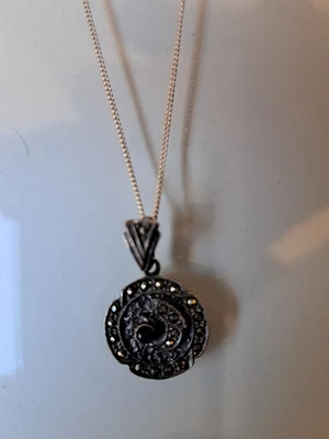 Bella Collana Con Ciondolo, Argento 925 Con Marcasite E Onice - Immagine 1 di 4