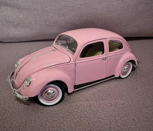 Maisto VW Käfer 1951 Export Sedan 1:18 Rosa Special Edition - Bild 1 von 8