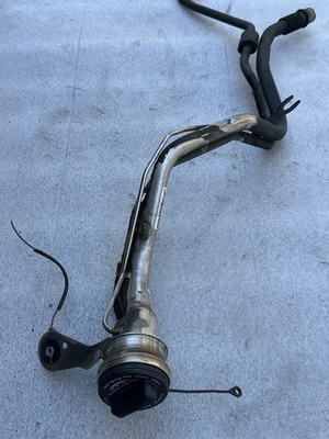 2012 2013 MERCEDES E350 C207 COUPE TUBO DE LLENADO DE COMBUSTIBLE DE GAS PZEV 2044700220 Foto 1 de 4