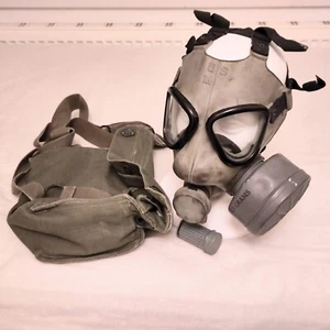 M9A1 Gas Mask - Picture 1 of 3
