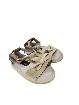 Nuevo sin etiquetas Nuevo Fendi Marrón Claro Gamuza Bebé Zapatos Sandalias con Estampado FF y Lazo Talla III Foto 1 de 3