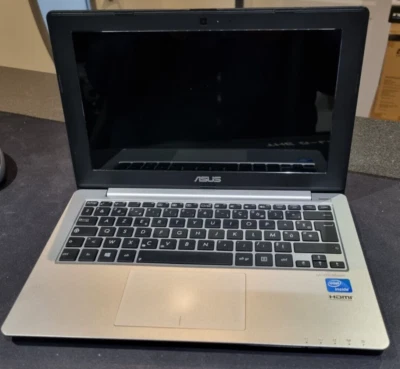 PC Portable ASUS X201E - Ecran 11.6" - Photo 1/4