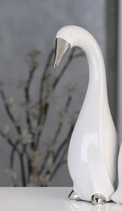 36962 Pato Emmi blanco-plata de pie aprox. 27cm + B. 7cm Cerámica - Imagen 1 de 1
