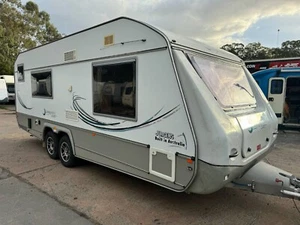 2011 Jurgens Lunagazer with Ensuite, sleeps 4!! - Picture 1 of 24