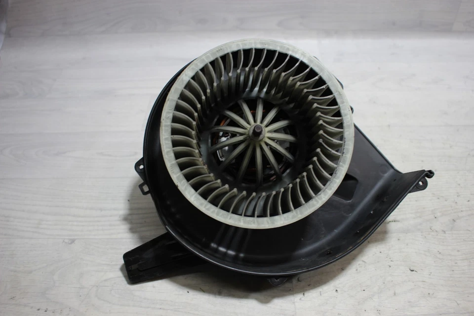 Gebläsemotor Heizungsgebläse 6Q1820015E Volkswagen Polo 9N Bj.04 - Bild 1 von 4