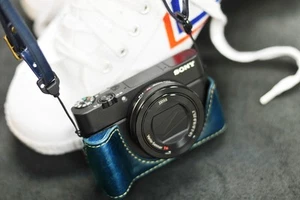 Kaza Deluxe Half Case + Strap for Sony RX100 M3 thru M3, Royal Blue, Mint - Picture 1 of 3