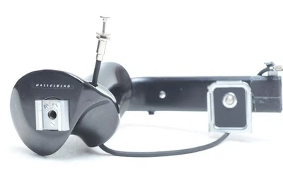 Hasselblad Flash Gun Bracket Hand Grip w/Manual Release cable - Image 1 of 4