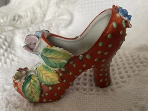 Figura de zapato de porcelana vintage pintada a mano hecha en Japón lunares floral rojo - Imagen 1 de 7