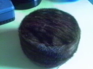 Vintage 50's/ 60's Vincent de Koven Mink Round Pillbox Hat rich BROWN COLOR - Picture 1 of 4