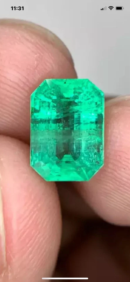 Amazing Rare Natural Vivid Green 3.52 Ct Panjshir Emerald  below wholesale/fmv  - Image 1 of 4