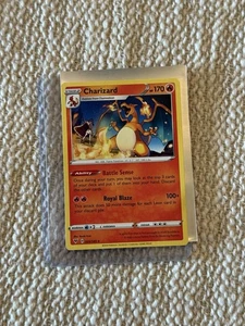 Charizard raro SWSH04: voltaje vívido 025/185 casi nuevo - Imagen 1 de 2