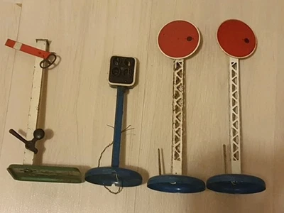 HORNBY - LOT DE 4 SIGNAUX - 3  MECANIQUES + 1 ELECTRIQUE- Ech O -MADE IN FRANCE - Photo 1/2