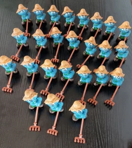 1 Vintage Farmer Smurf with Rake Figure PVC Figurine Peyo Schleich Hong Kong NOS - Picture 1 of 8