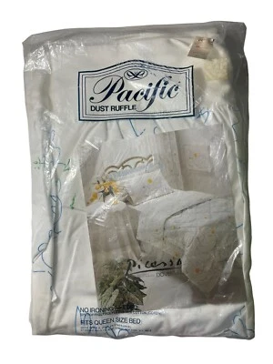 Cama Queen Picasso Palomas de la Paz Vintage Polvo Volantes Años 70 Nueva Hecha en EE. UU. Foto 1 de 4