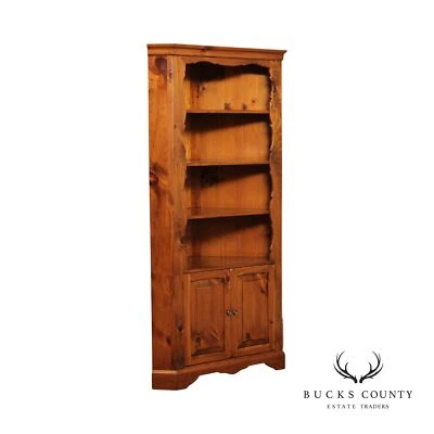 Armario de esquina de pino estilo americano temprano de madera contrachapada Foto 1 de 4