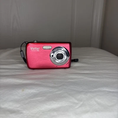 Vivitar Digital Camera Vivicam 7022 7.0MP Digi Cam Red For Parts/Repair - Image 1 of 3