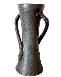 Jarrón Liberty ARTS CRAFTS Tudric Peltre OLIVER BAKER Londres Antiguo c 1920 - Imagen 1 de 6