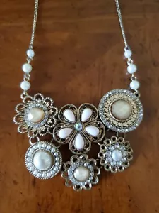 Vintage Claire Daisy Faux Pearl Rhinestone Flower Necklace Goldtone Adjustable - Picture 1 of 5