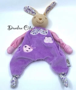 3079🌟Flaches Kuscheltier Hase QUE DU BONHEUR 2015 lila rosa Marienkäfer Blumen - Bild 1 von 4