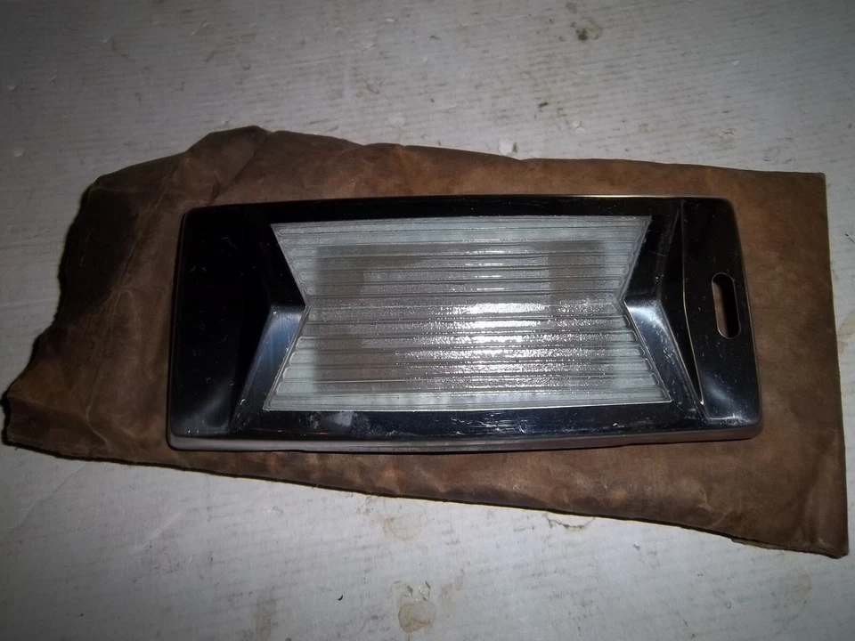 1960 AMC RAMBLER 经典 AMBASSADOR REBEL 圆顶灯罩玻璃 NOS — 第 1/1 张图片