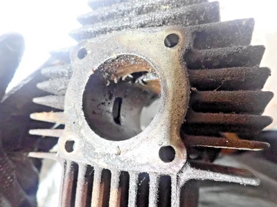 Suzuki TS50 1972 cilindro jarra/barril motor # TS50-39201 Foto 1 de 4