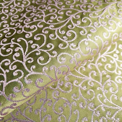 Tela brocada de vides de filigrana lila verde oliva 54" POR YARDA Foto 1 de 4