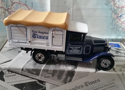 Matchbox 1932 Ford AA Truck LA Times Collectibles YPP05-M 1:43 - Bild 1 von 2