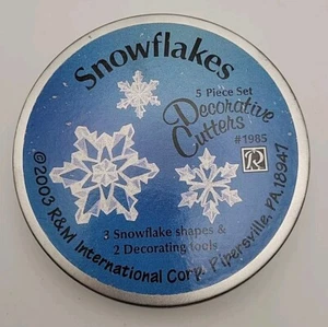 2003 R & M INTERNATIONAL DECORATIVE SNOWFLAKE CUTTERS SET WITH ORIGINAL TIN - Picture 1 of 6