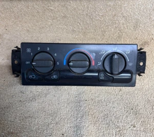 99 00 01 02 GMC Sierra Chevy 1500 Climate Heater A/C Fan Control OEM - Picture 1 of 2