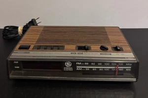 Radio despertador GE General Electric Digital AM/FM grano madera 7-4624B DE COLECCIÓN FUNCIONA - Imagen 1 de 6