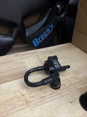 Válvula de purga Audi S4 2010 Foto 1 de 2