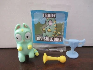 Lost Kitties Wheelz Yellow Horn Blue Trophy Series 2 Cat Figure - Picture 1 of 1