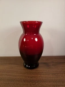 Vintage Anchor Hocking Royal Ruby Red Glass Vase 6.5" - Picture 1 of 5
