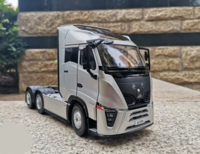 Sinotruk 1/24 China Yellow River X7 600 Space cab Tractor Trailer Truck Silver - Image 1 of 4