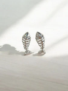 Mini Fishbone Earrings Silver Tone Crystal Eye Post Studs Cute Small Jewelry - Bild 1 von 5