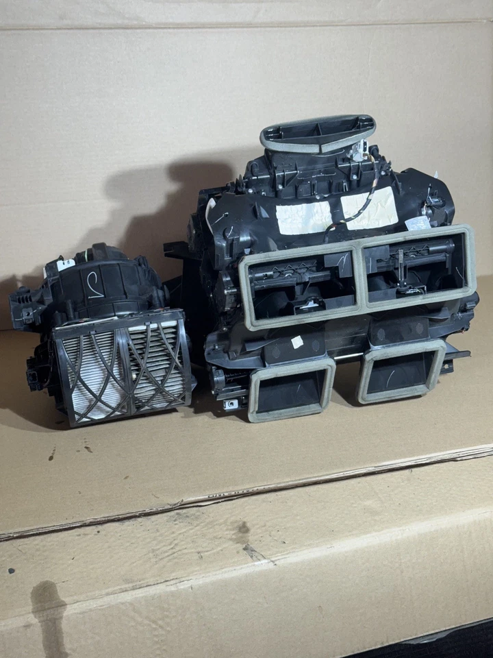 2011-2018 BMW X3, X4 OEM HVAC AC HEATER BLOWER MOTOR HOUSING BOX ASSEMBLY - Image 1 of 4