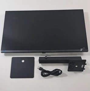 SAMSUNG 32-Inch ViewFinity S7 (S70D) Series 4K UHD (Damaged LCD) - Picture 1 of 8