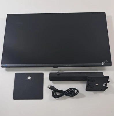 SAMSUNG 32-Inch ViewFinity S7 (S70D) Series 4K UHD (Damaged LCD) - Image 1 of 4