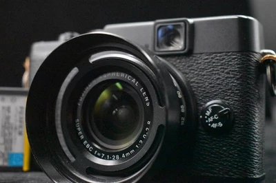 [US-Pflicht bezahlt] Fujifilm X10 schwarz pPoint and Shoot kompakte Digitalka... - Bild 1 von 4